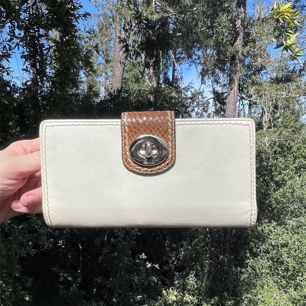 COACH VINTAGE Smooth Leather Y2K Turn-Lock Wallet Ivory with Silver AUTHENTIC